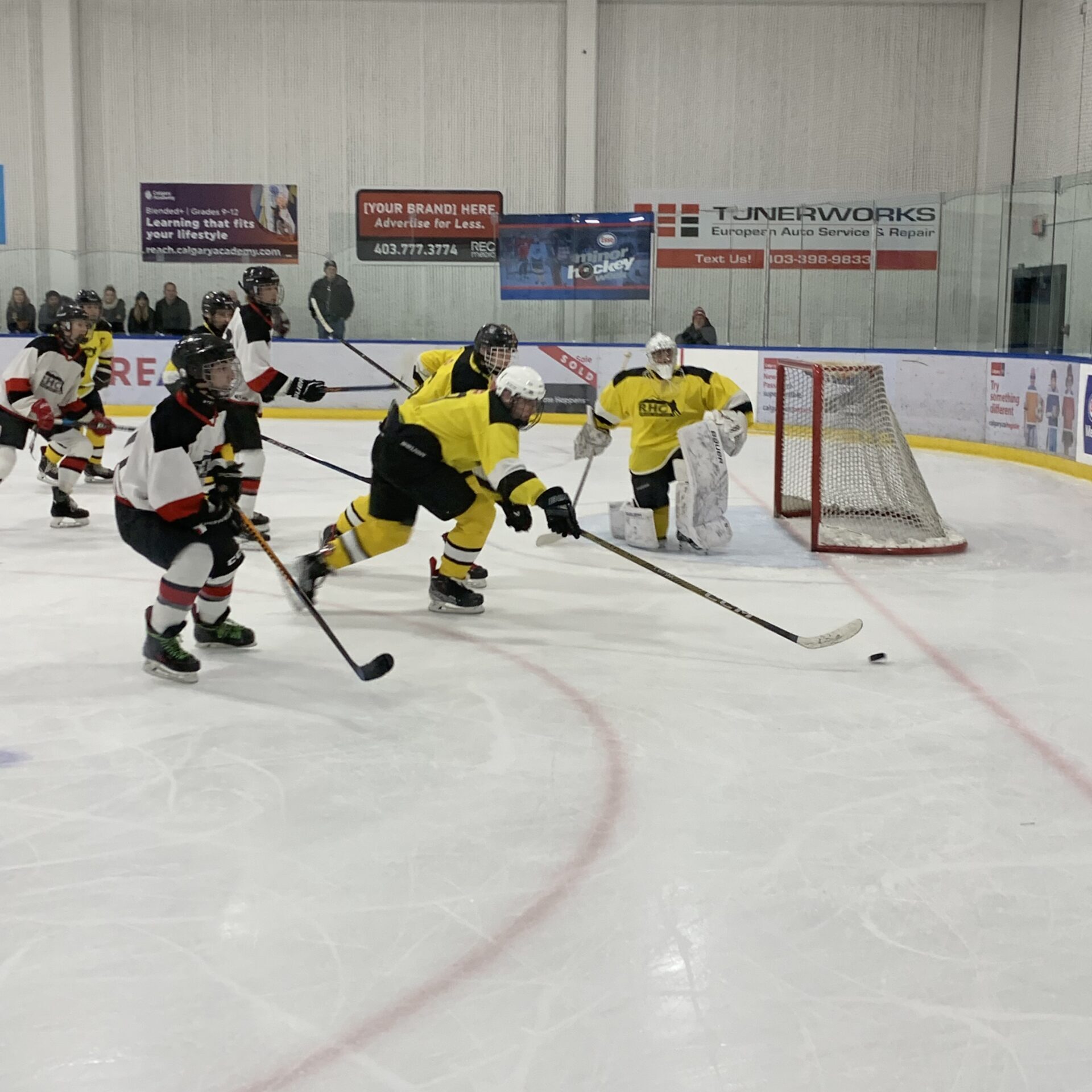 Junior hockey players on the ice